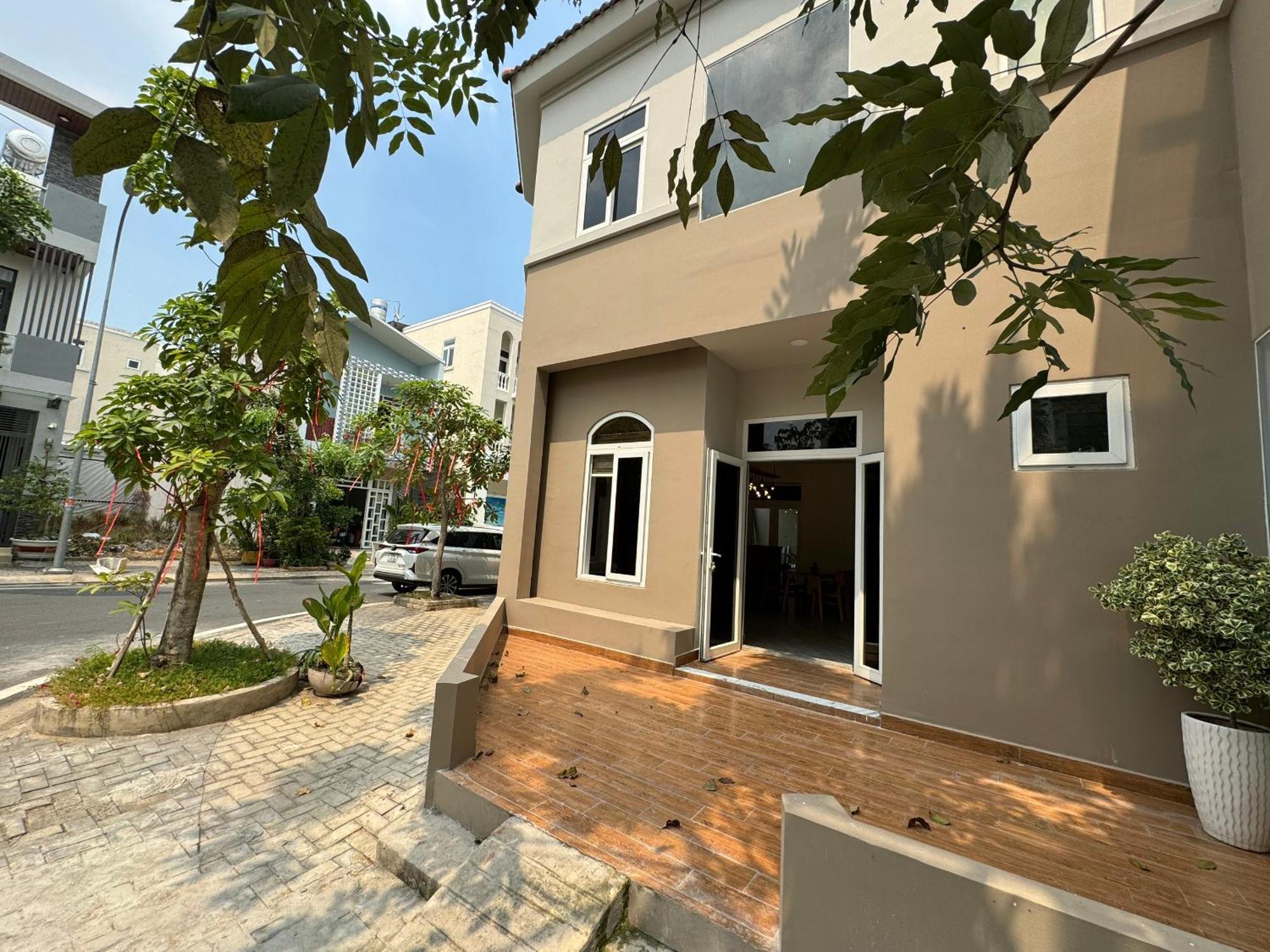 La Homestay Long Xuyên Exterior foto