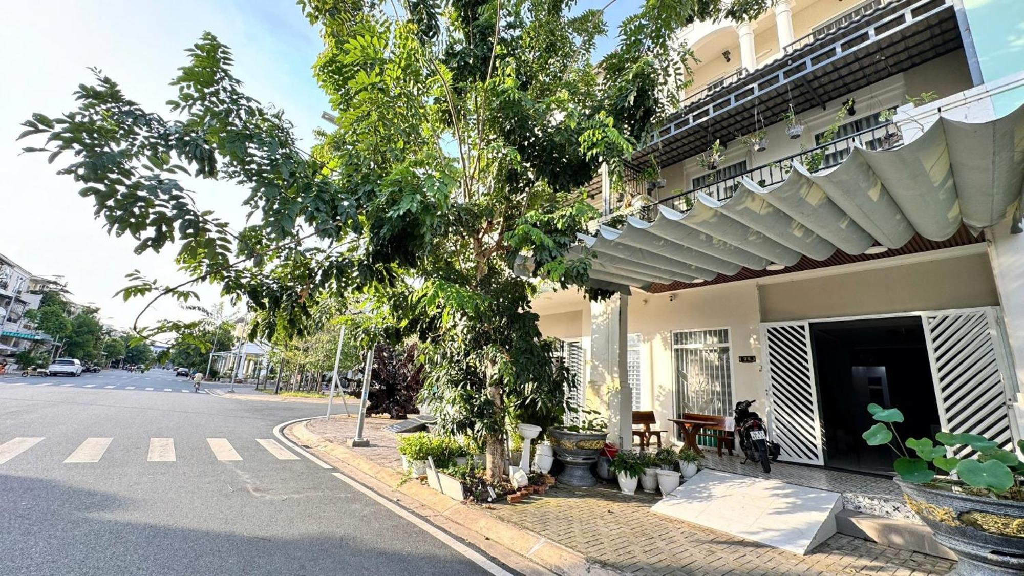 La Homestay Long Xuyên Exterior foto